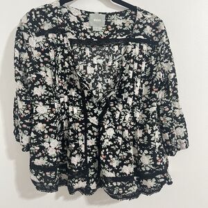Maeve Anthropologie Blouse Size 0P Black White Floral Lace Peasant Top Cottage